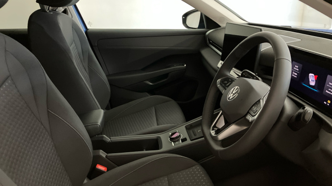 Volkswagen T-Roc 1.5 eTSI Life 5dr DSG Petrol Hatchback - Image 34